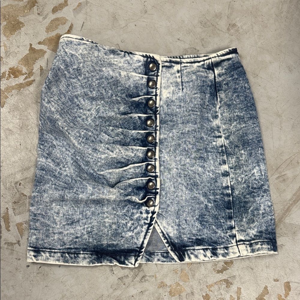 Denim Button-Front Skirt - Acid Wash - BRAND NEW - Retrofete Jean Skirt - Size M